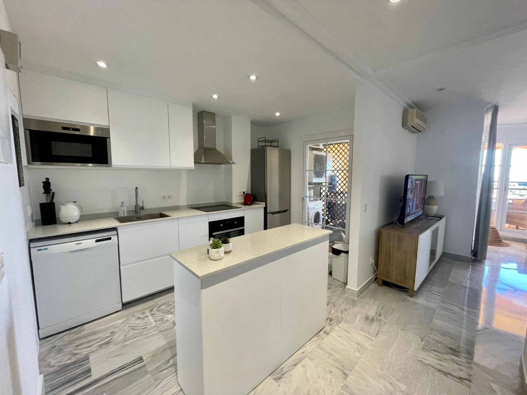2-bed - Sea View - 10m From Puerto Banus Apartment *