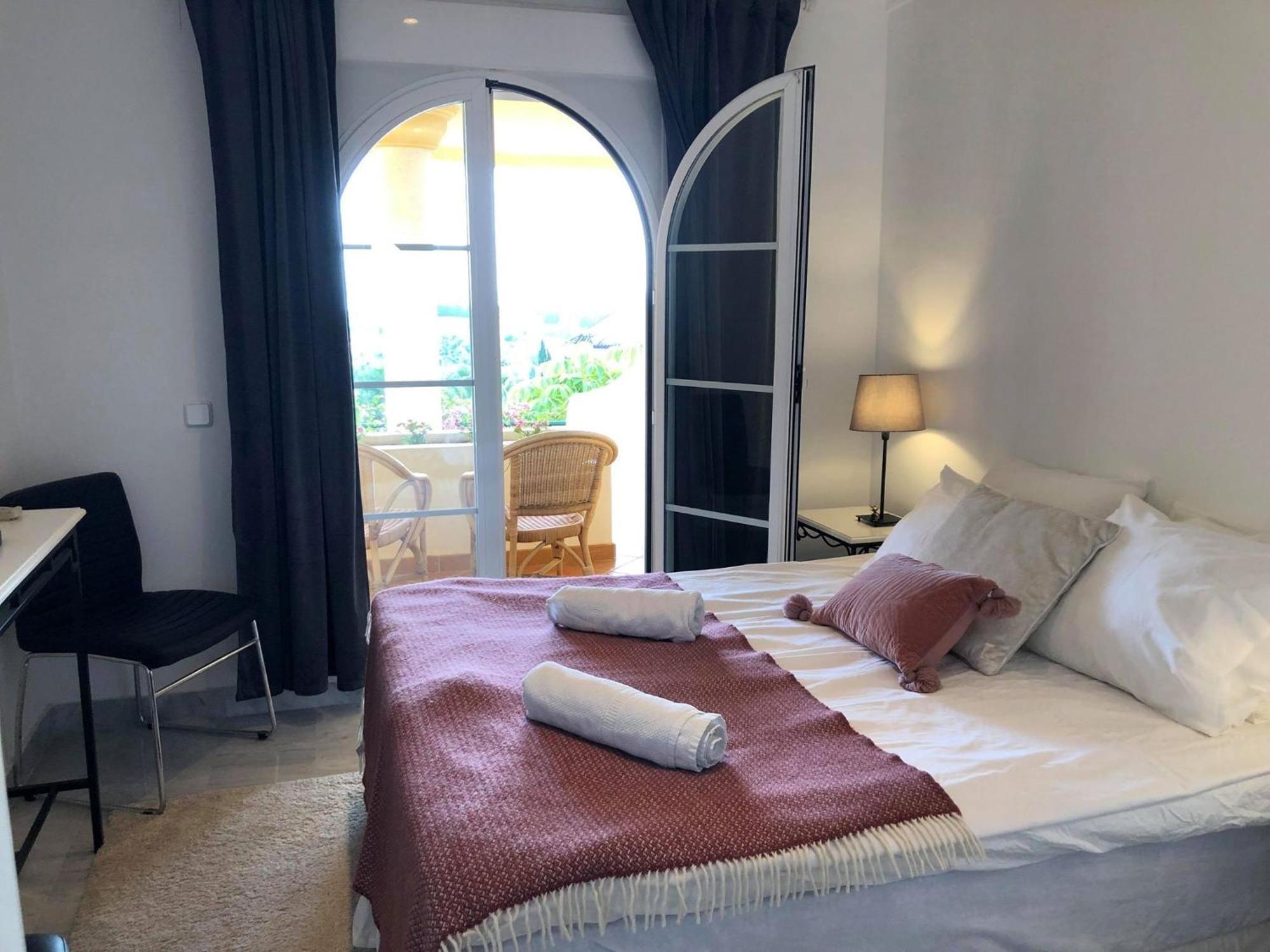 Apartment 2-bed - Sea View - 10m From Puerto Banus Marbella